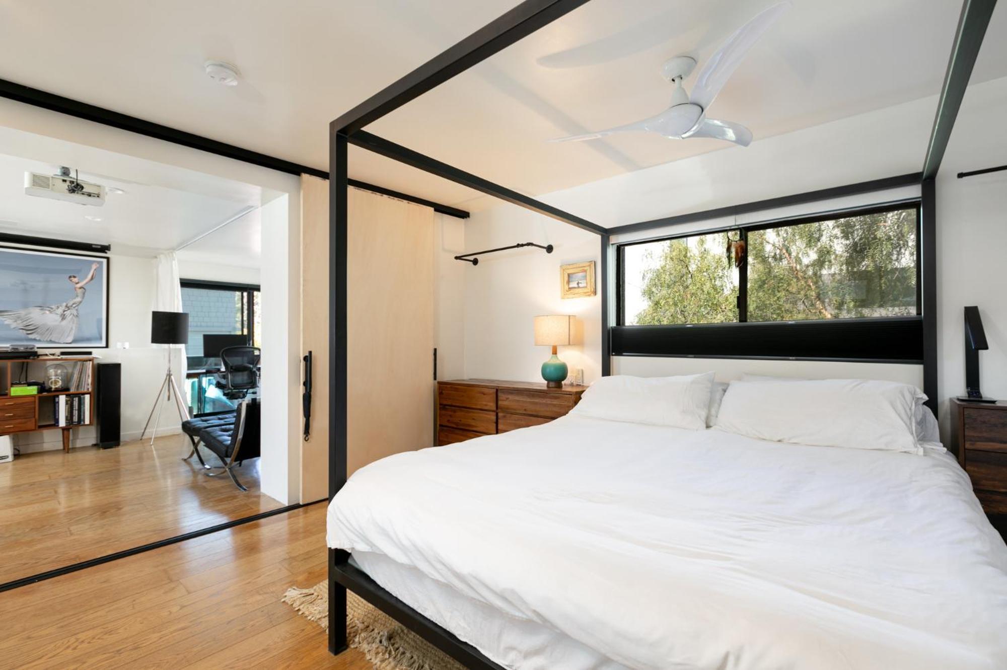 Apartment Venice Beach Bungalow By Artspace Locations