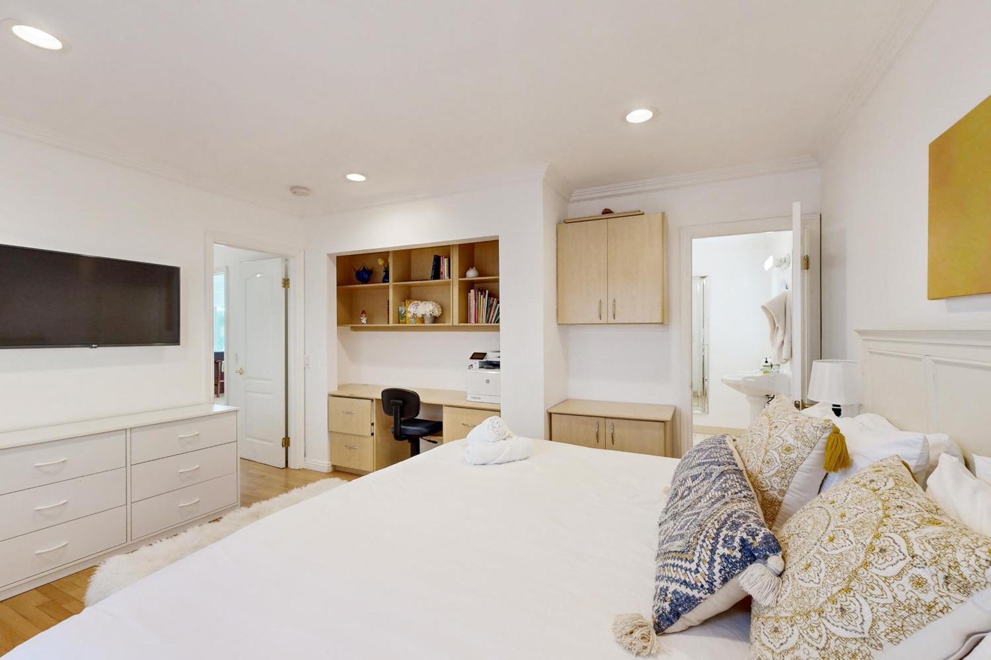 Tullis Charm * Los Angeles