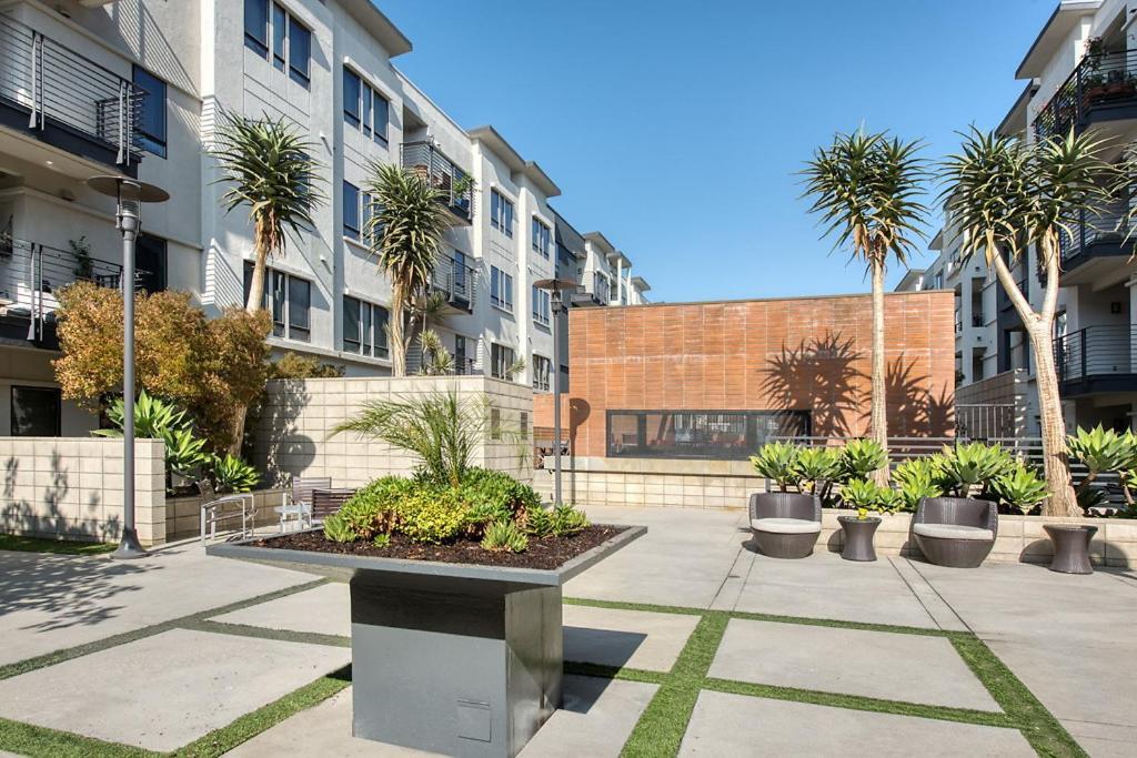 Gorgeous Steps From The Groove Apartment Los Angeles