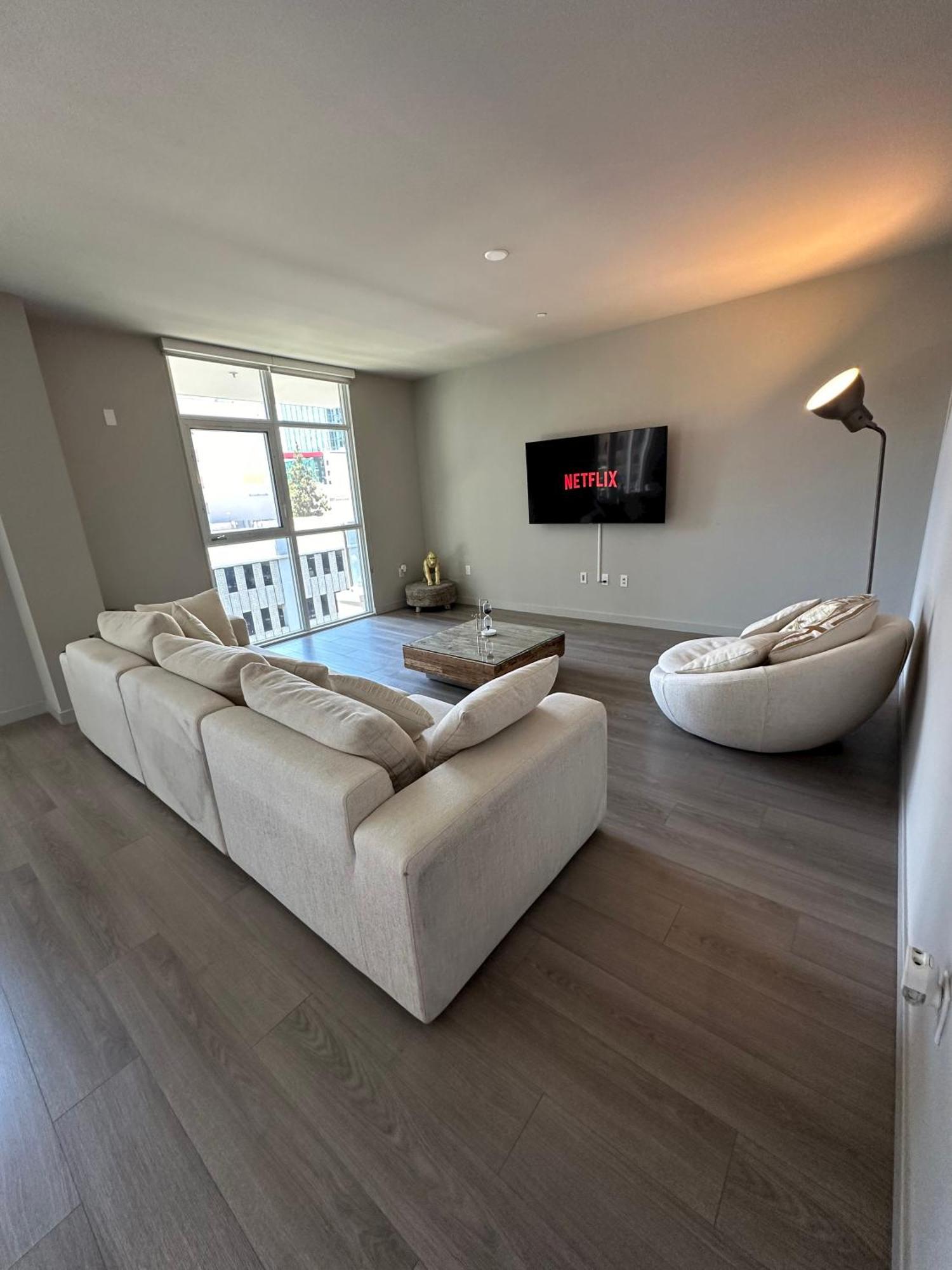 Luxury 2br Located Dtla Apartment
