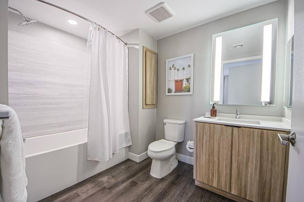 Trendy & Comfy 4bdr Townhouse In Hollywood Los Angeles