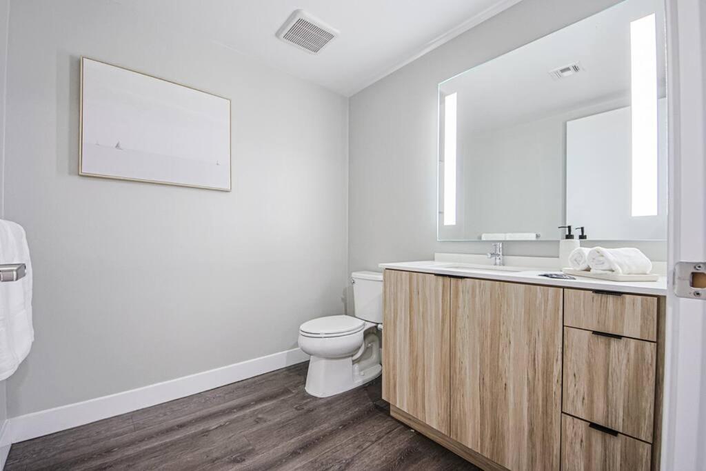 Trendy & Comfy 4bdr Townhouse In Hollywood *