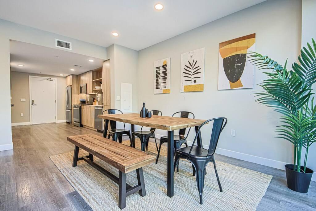 Trendy & Comfy 4bdr Townhouse In Hollywood