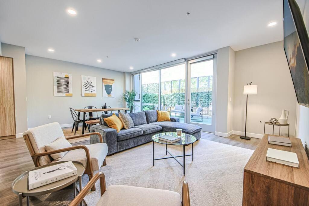 Trendy & Comfy 4bdr Townhouse In Hollywood