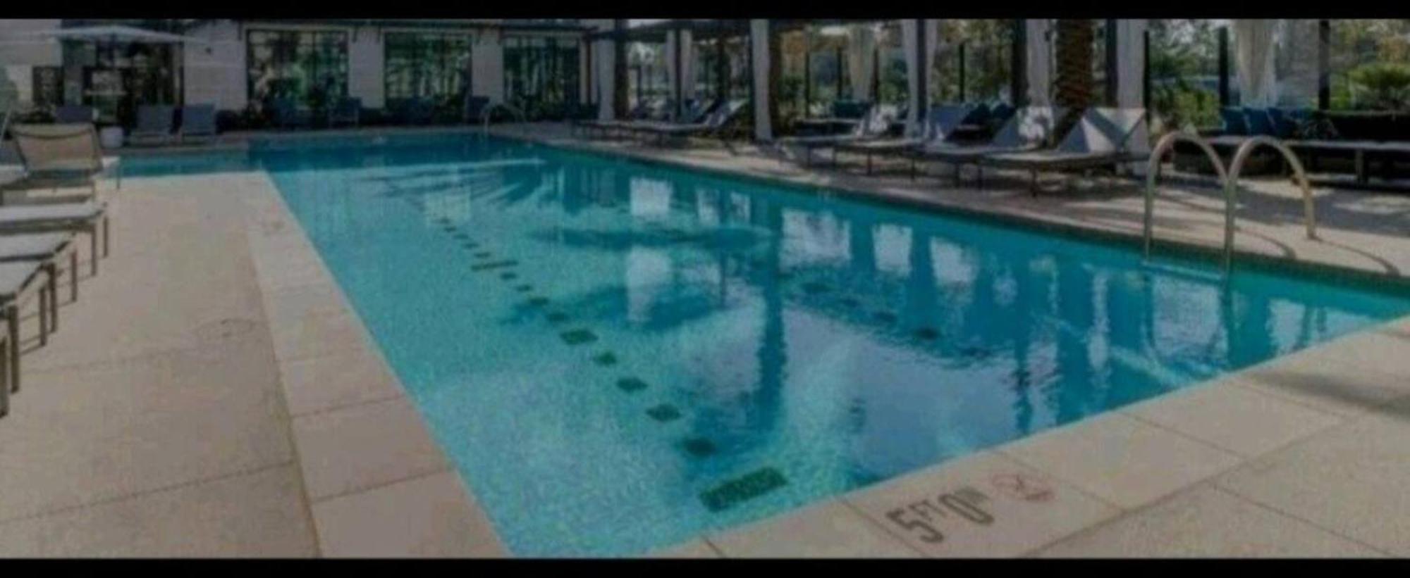 Spacious 22, Wi-fi, Pool, Hot Tub, 24hr Gym * Los Angeles