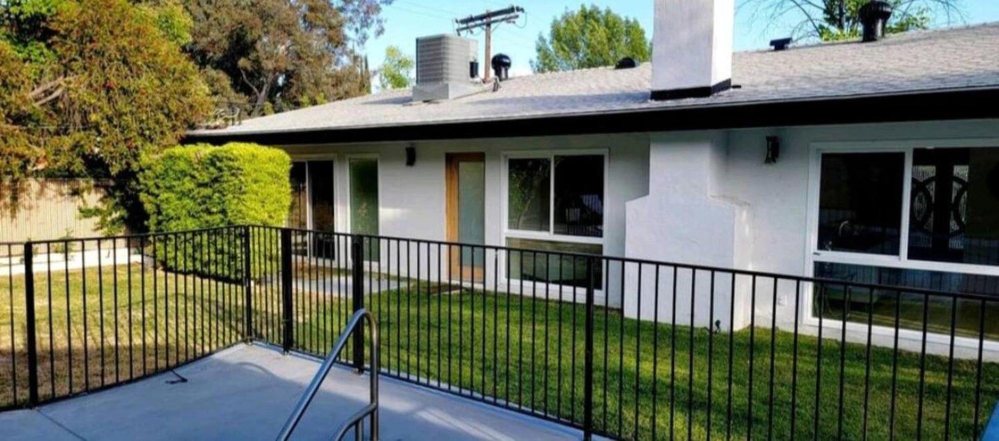 Spacious 4bed 2bath, Gated Pool, Wi-fi, Garage Holiday home