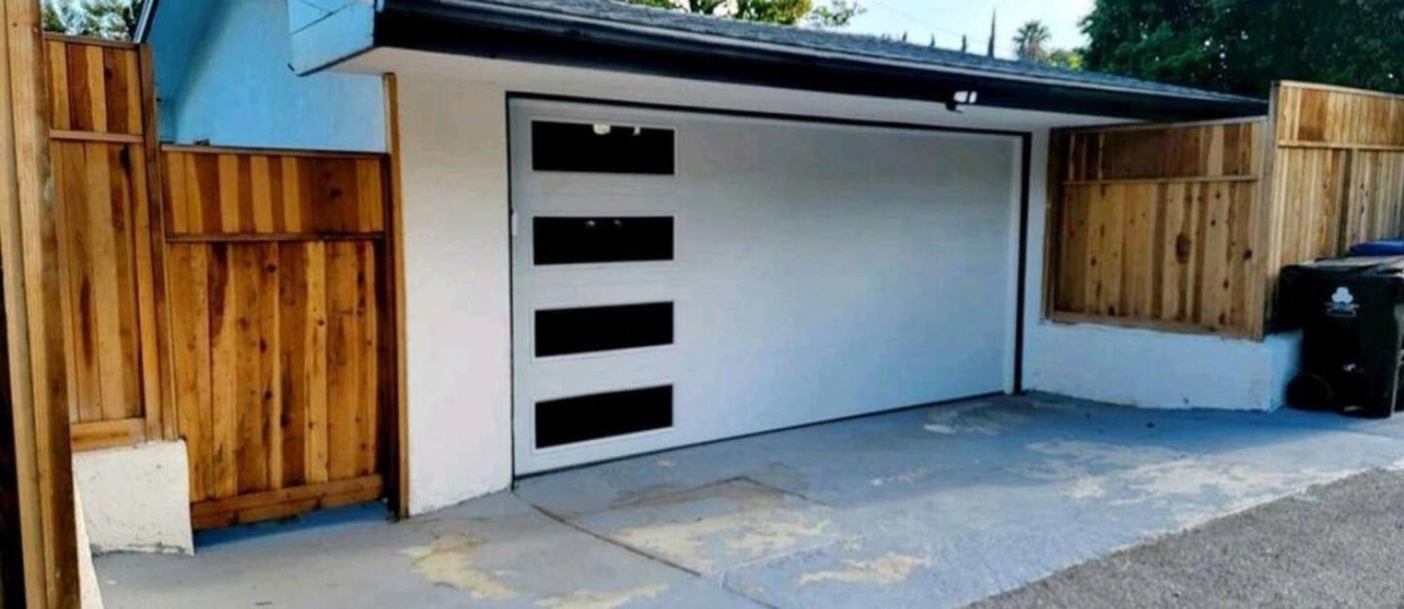 Spacious 4bed 2bath, Gated Pool, Wi-fi, Garage *