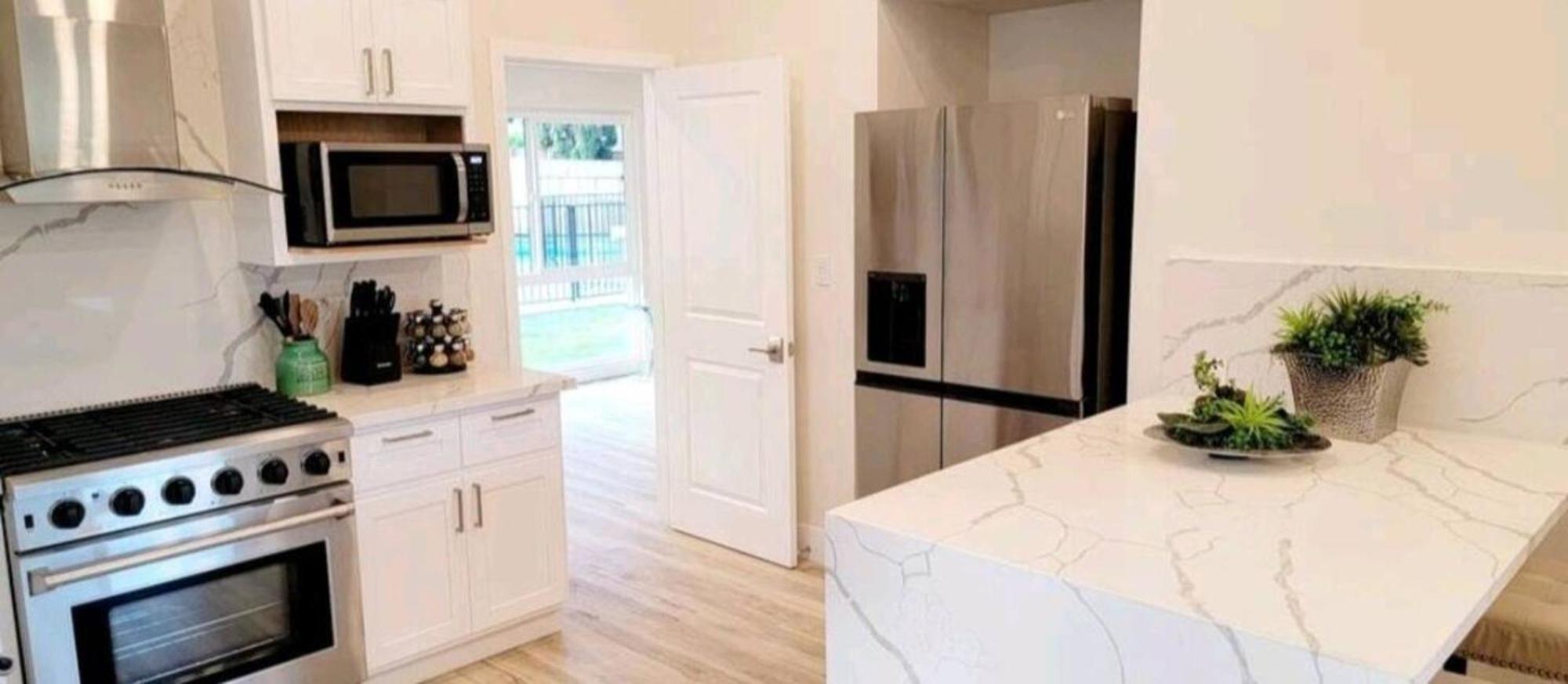 Spacious 4bed 2bath, Gated Pool, Wi-fi, Garage * Los Angeles