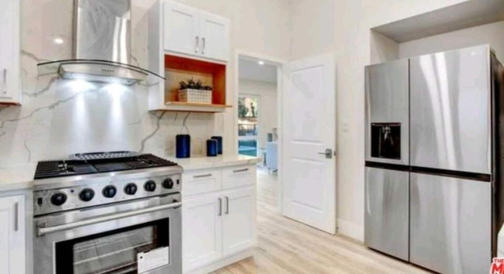 Spacious 4bed 2bath, Gated Pool, Wi-fi, Garage * Los Angeles