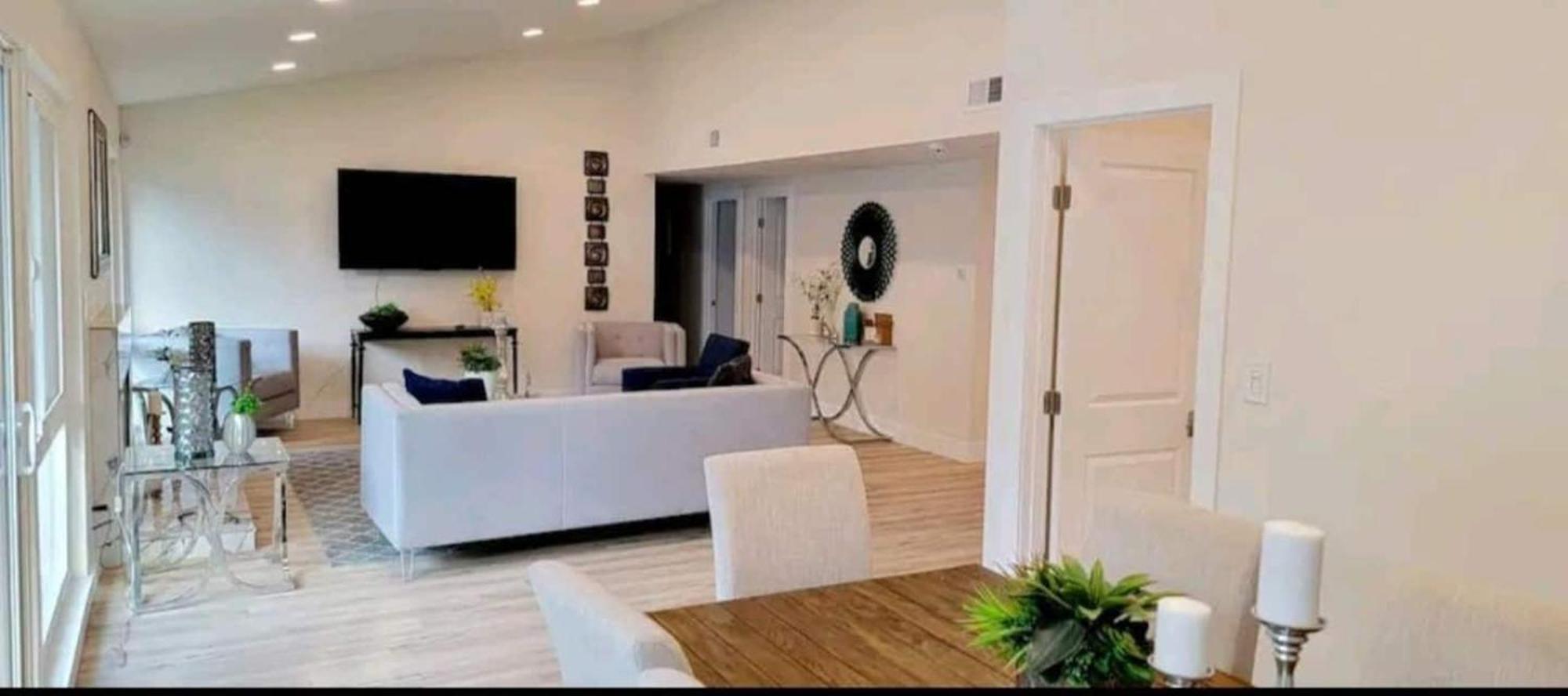 Spacious 4bed 2bath, Gated Pool, Wi-fi, Garage * Los Angeles