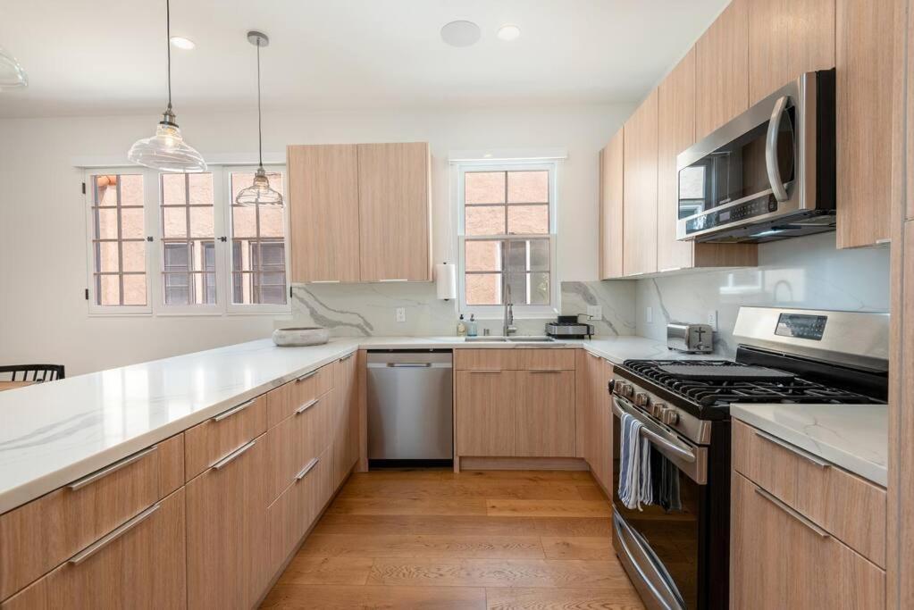 Exclusive Luxury 2br With Private Patio Apartment Los Angeles