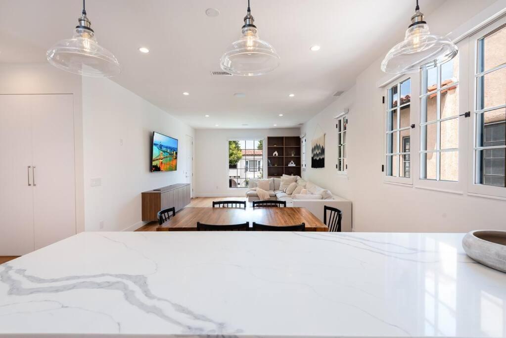 Exclusive Luxury 2br With Private Patio Los Angeles