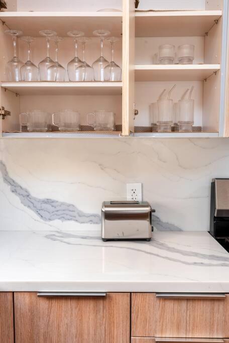 Exclusive Luxury 2br With Private Patio Apartment *