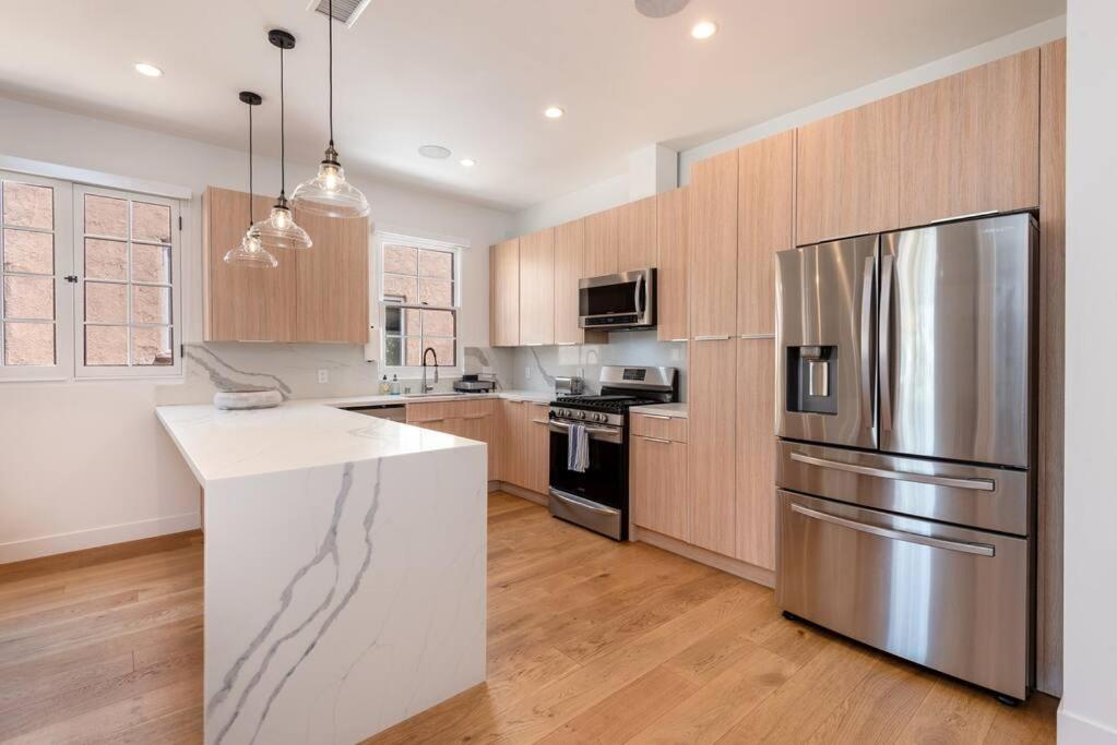 Exclusive Luxury 2br With Private Patio Apartment *