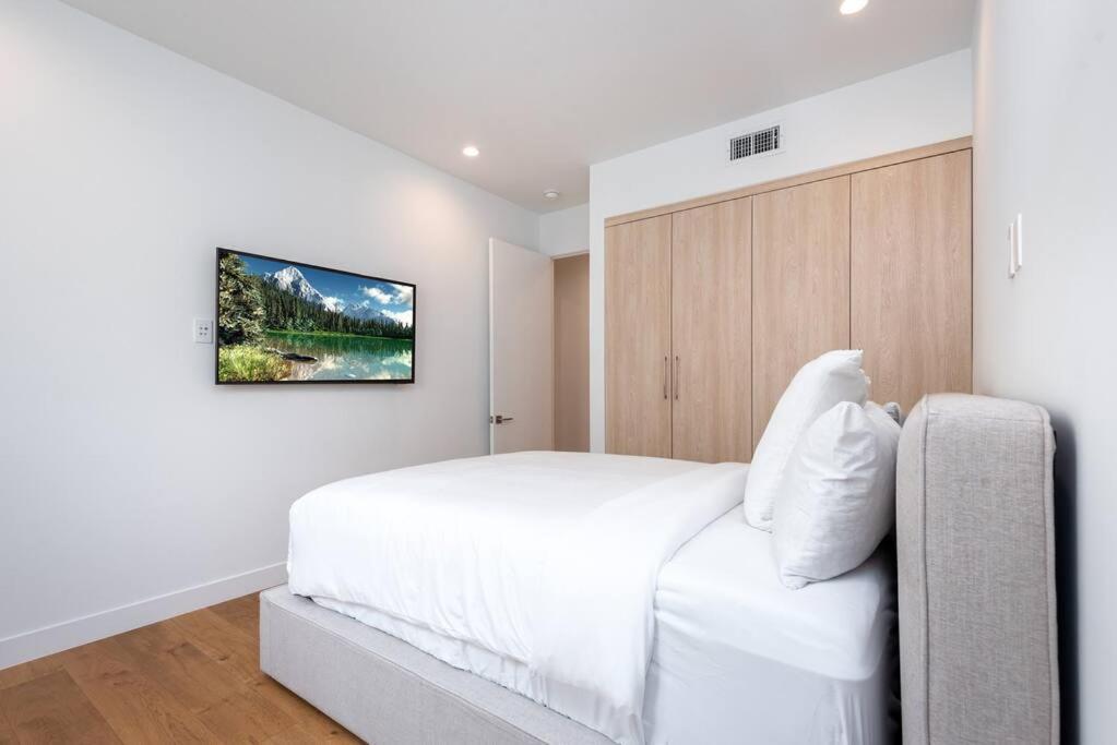 Apartment Exclusive Luxury 2br With Private Patio