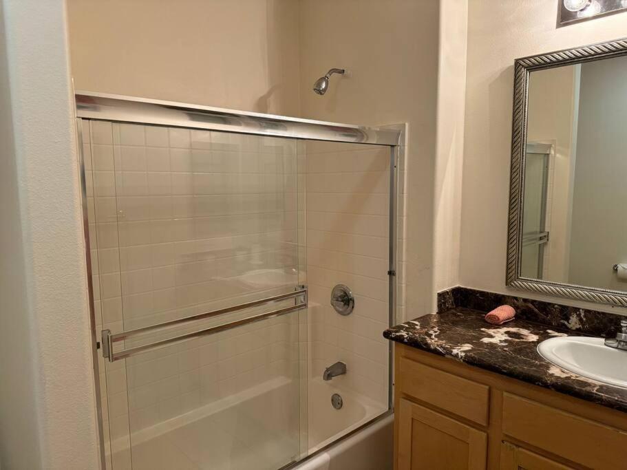 Classy And Comfy Unit Apartment *