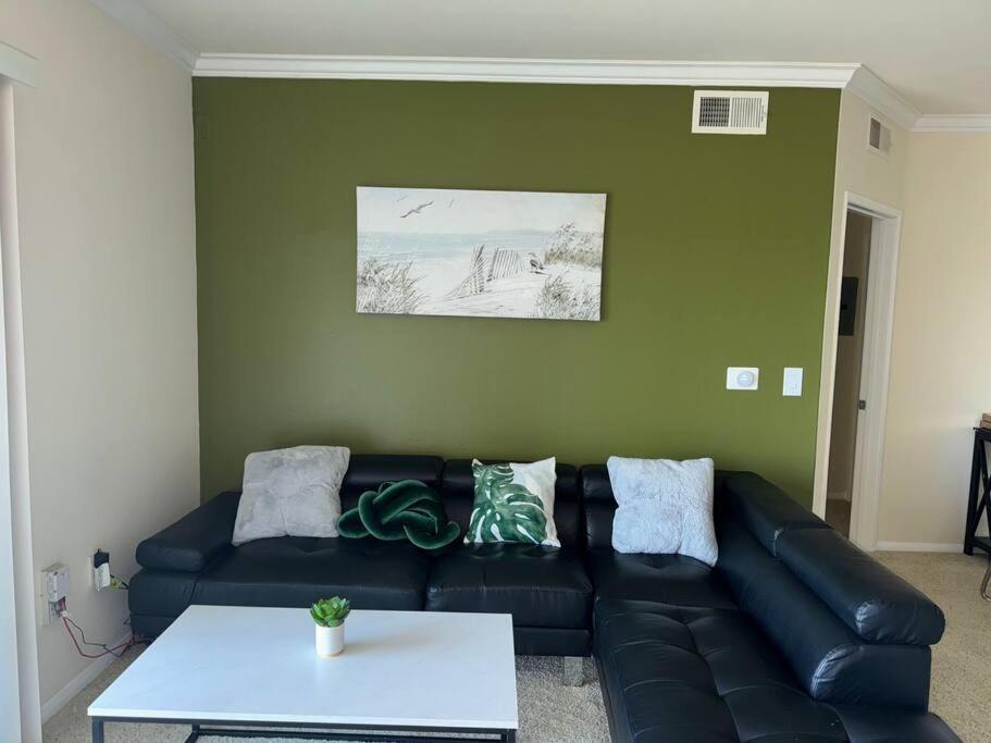 Apartment Classy And Comfy Unit