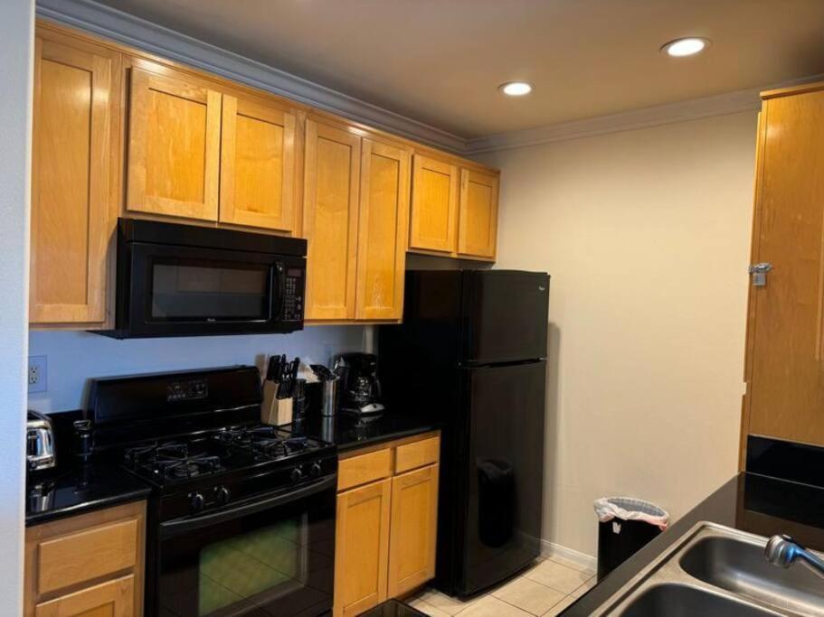 Classy And Comfy Unit Apartment Los Angeles