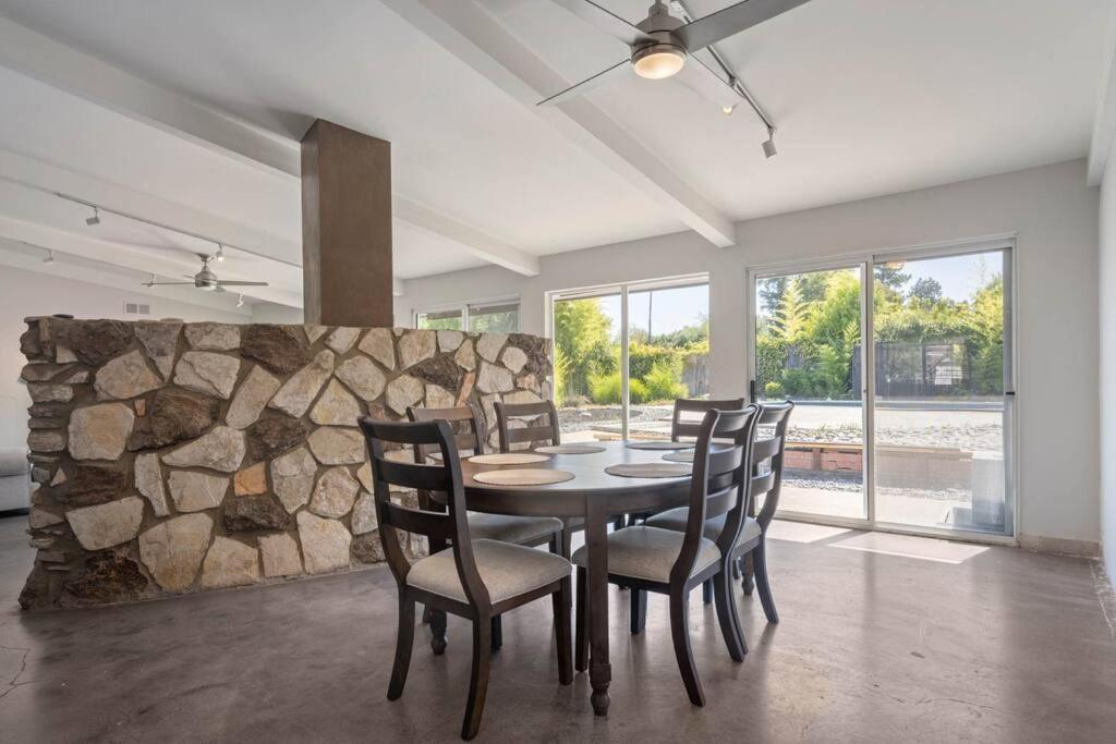 Oakdale Retreat With Pool & Holiday home