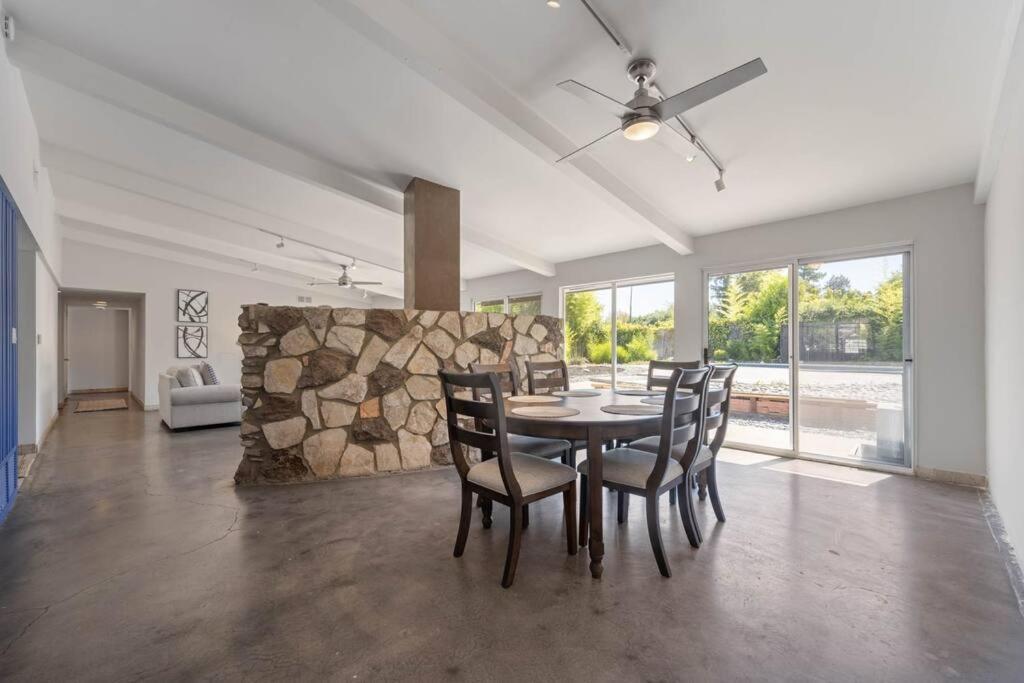 Oakdale Retreat With Pool & Holiday home