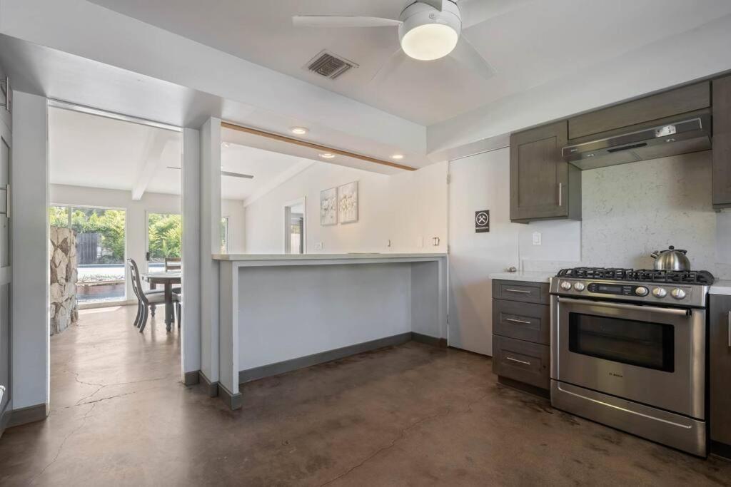Oakdale Retreat With Pool & Holiday home *