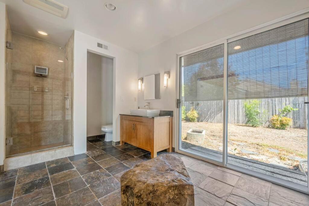 Oakdale Retreat With Pool & * Los Angeles