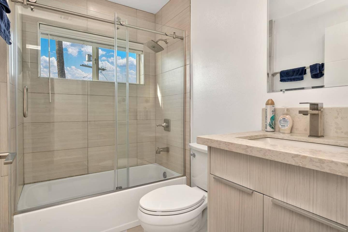 Apartment Cozy 3 Bedroom Townhouse With Balcony Los Angeles