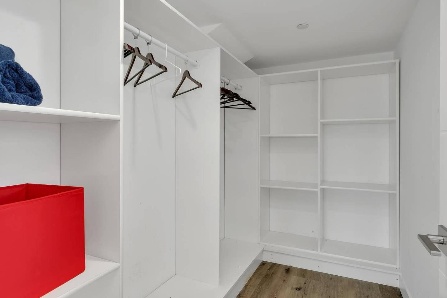 Apartment Cozy 3 Bedroom Townhouse With Balcony *