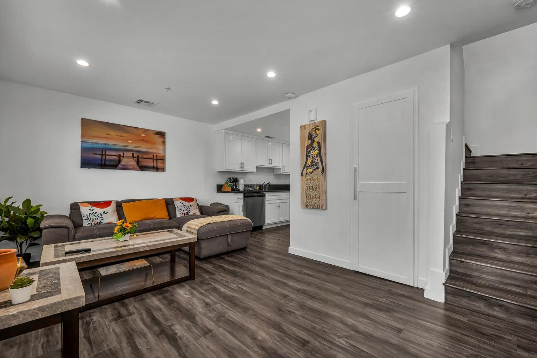 Modern 2 Levels One-bedroom Retreat In Location In Hollywood Apartment