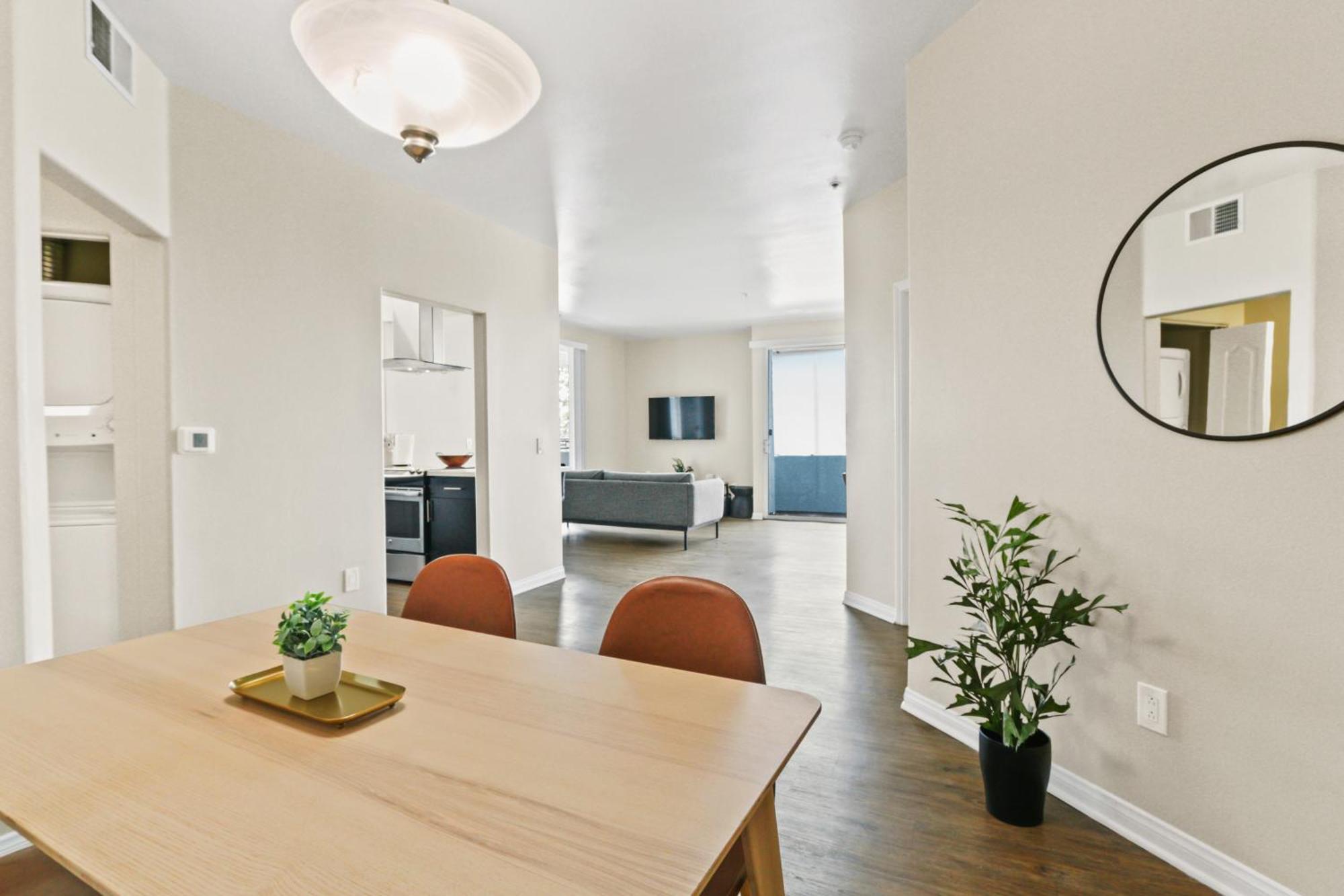 Charming 3-bedroom 3 Bth Near Venice Beach! Apartment