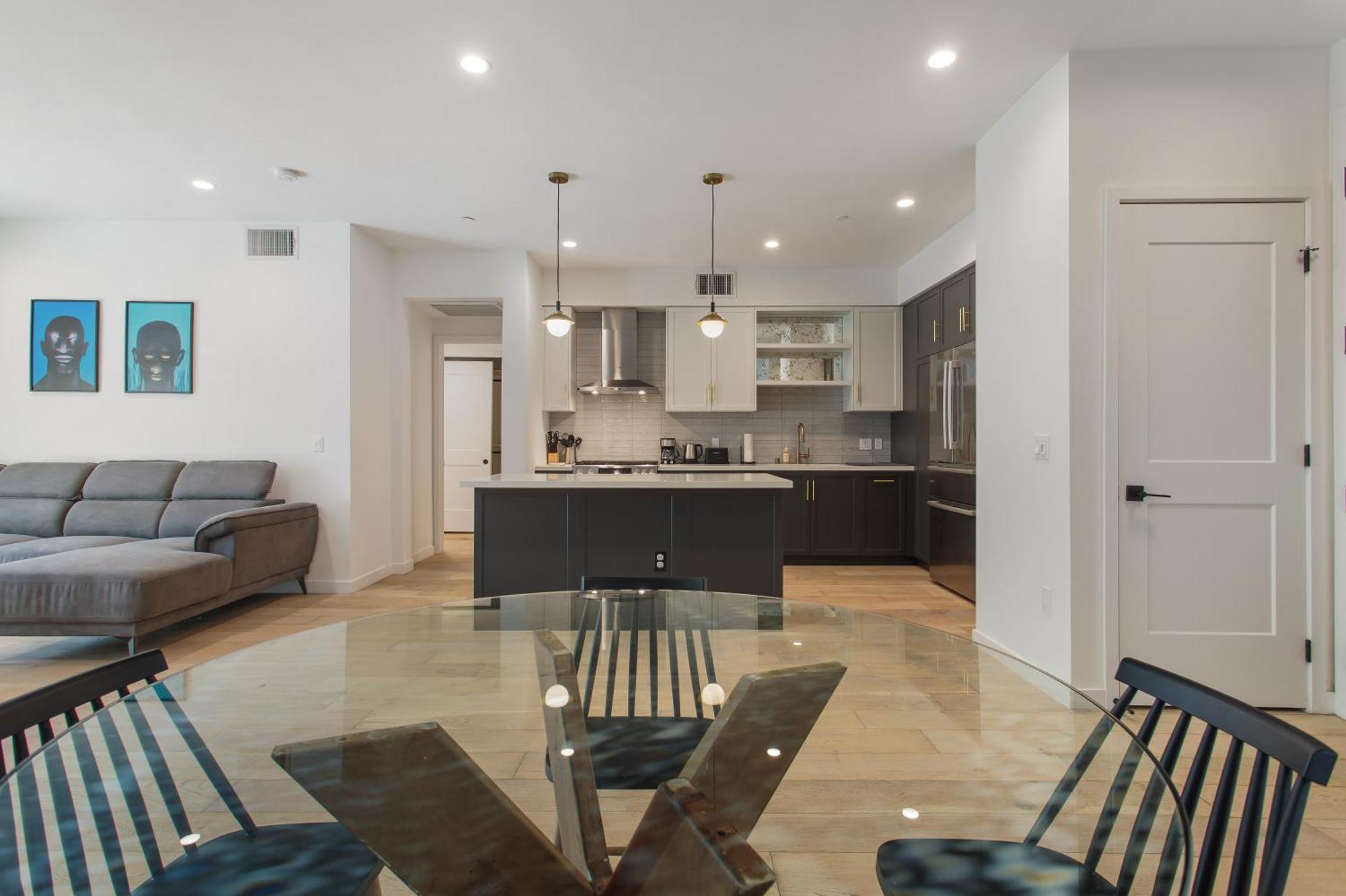 West Side Prime Location 2 Bedroom With Pool