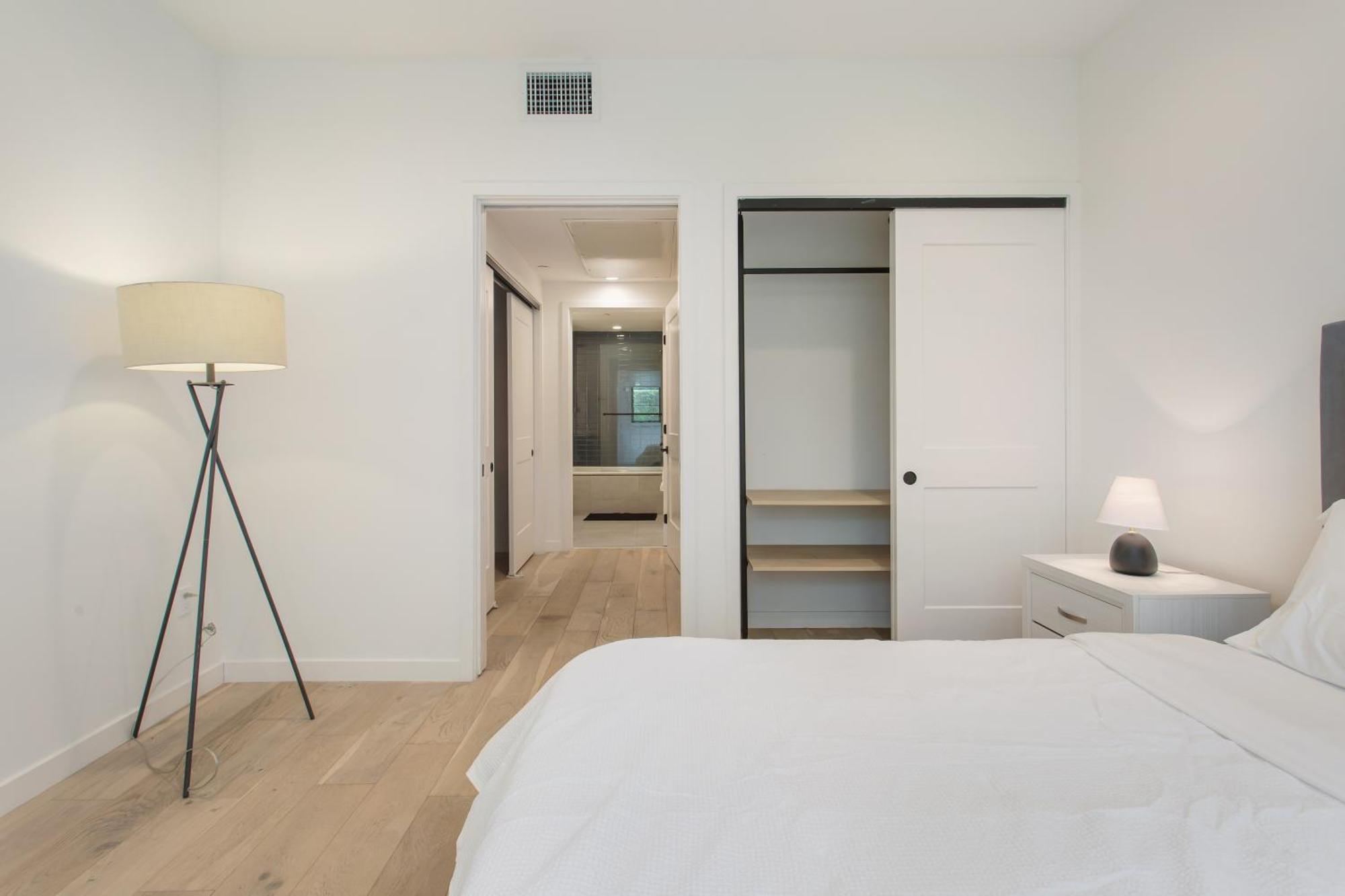 West Side Prime Location 2 Bedroom With Pool * Los Angeles