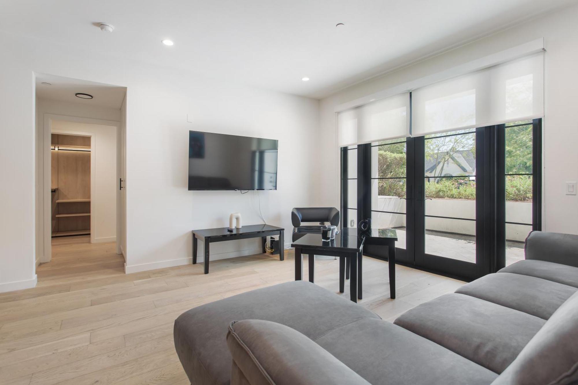 West Side Prime Location 2 Bedroom With Pool Los Angeles