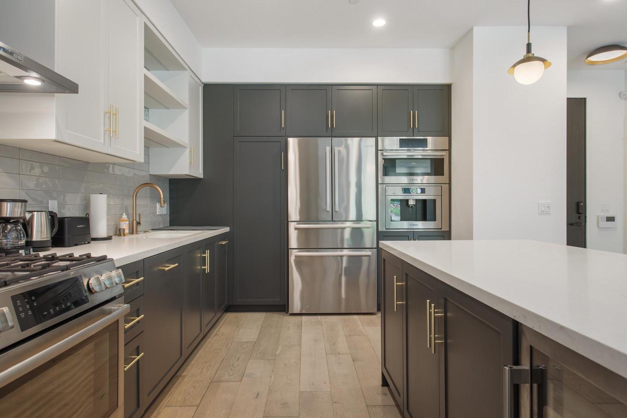 West Side Prime Location 2 Bedroom With Pool * Los Angeles