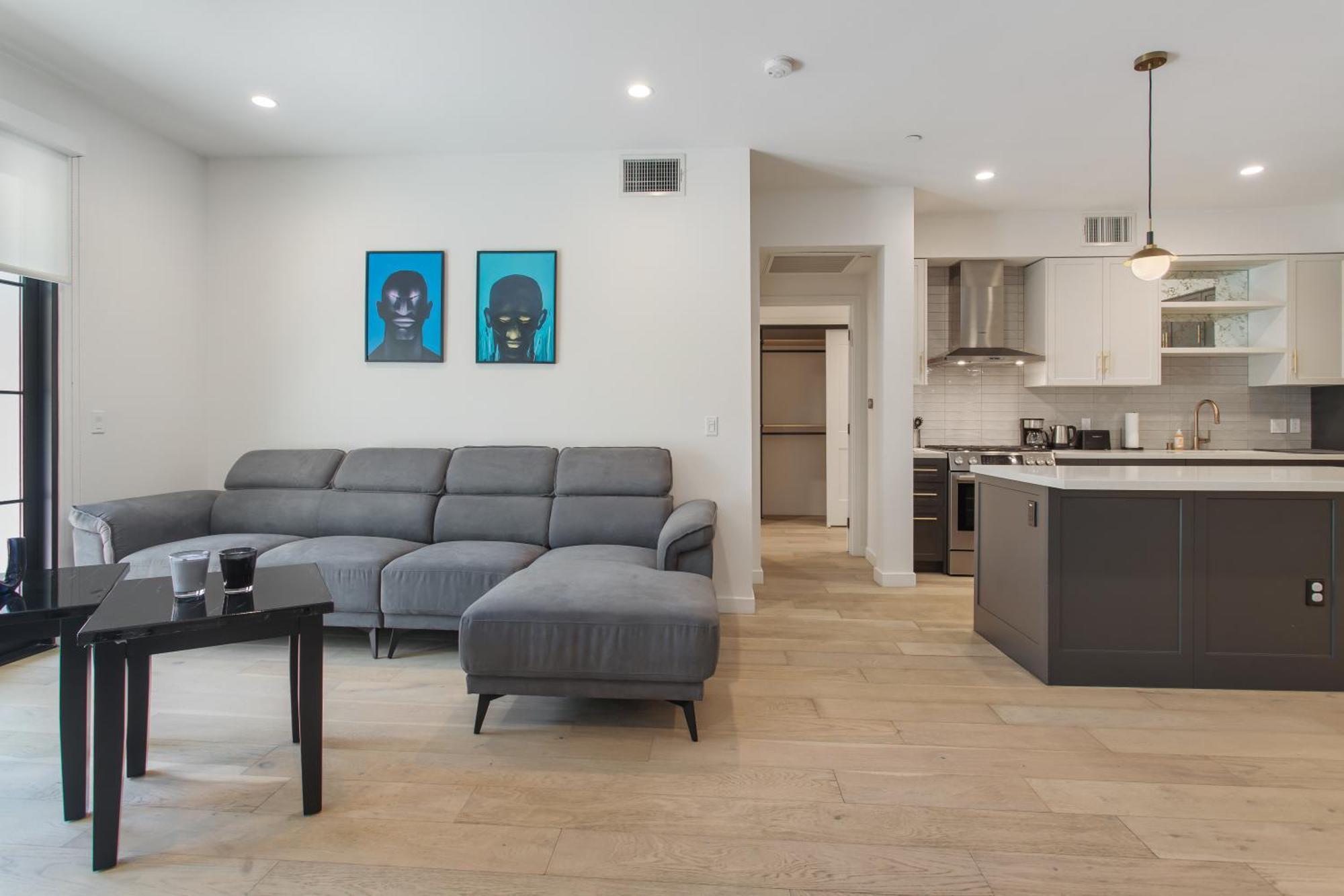 West Side Prime Location 2 Bedroom With Pool Los Angeles