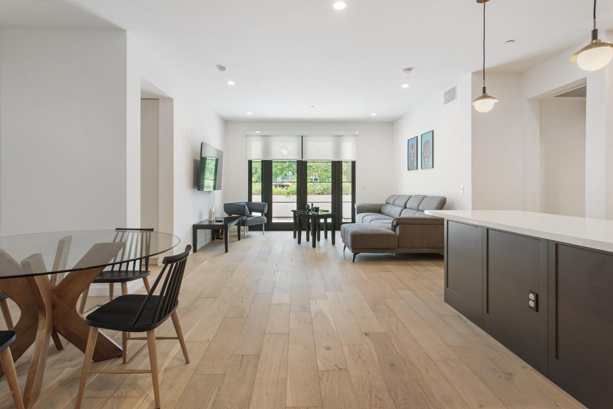 West Side Prime Location 2 Bedroom With Pool Capsule hotel *