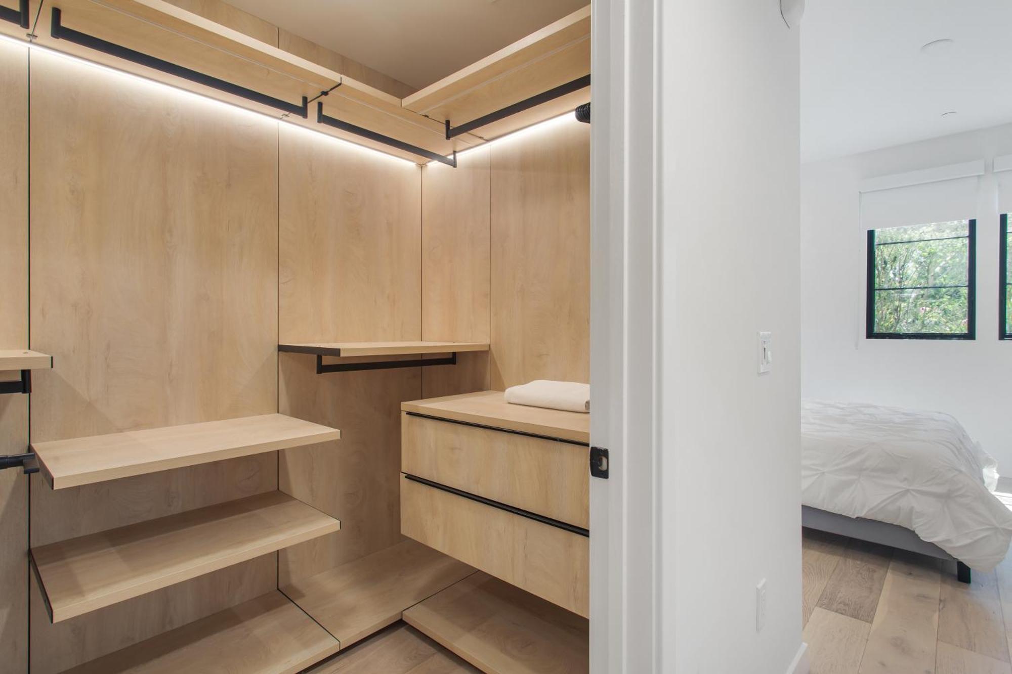 Capsule hotel West Side Prime Location 2 Bedroom With Pool Los Angeles