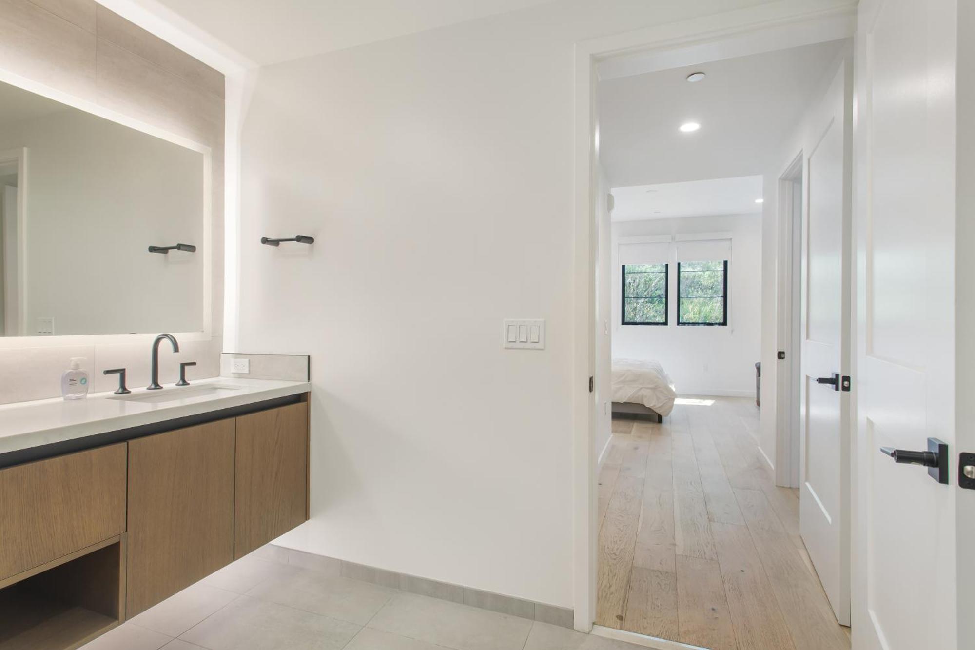 West Side Prime Location 2 Bedroom With Pool