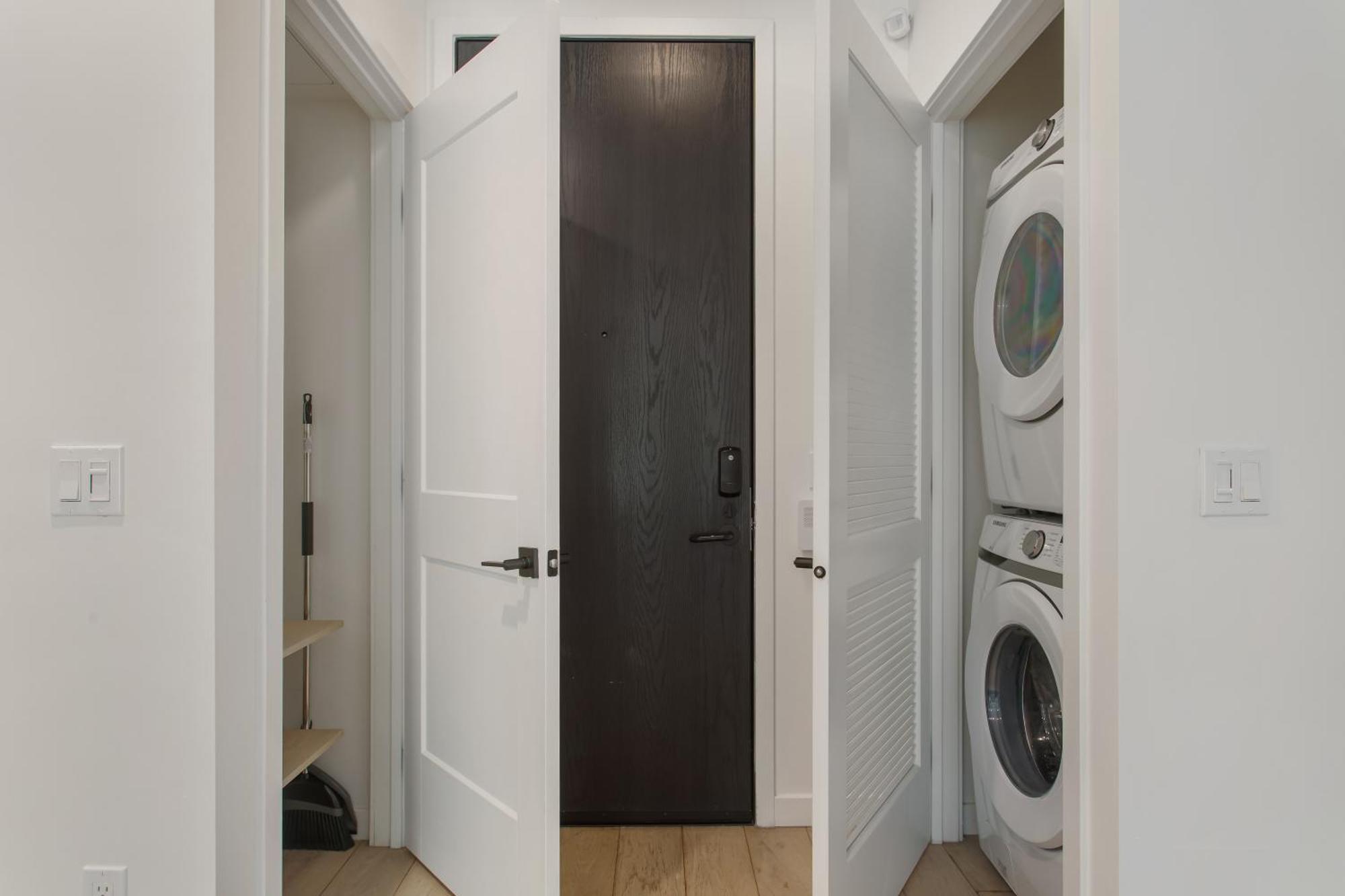 West Side Prime Location 2 Bedroom With Pool