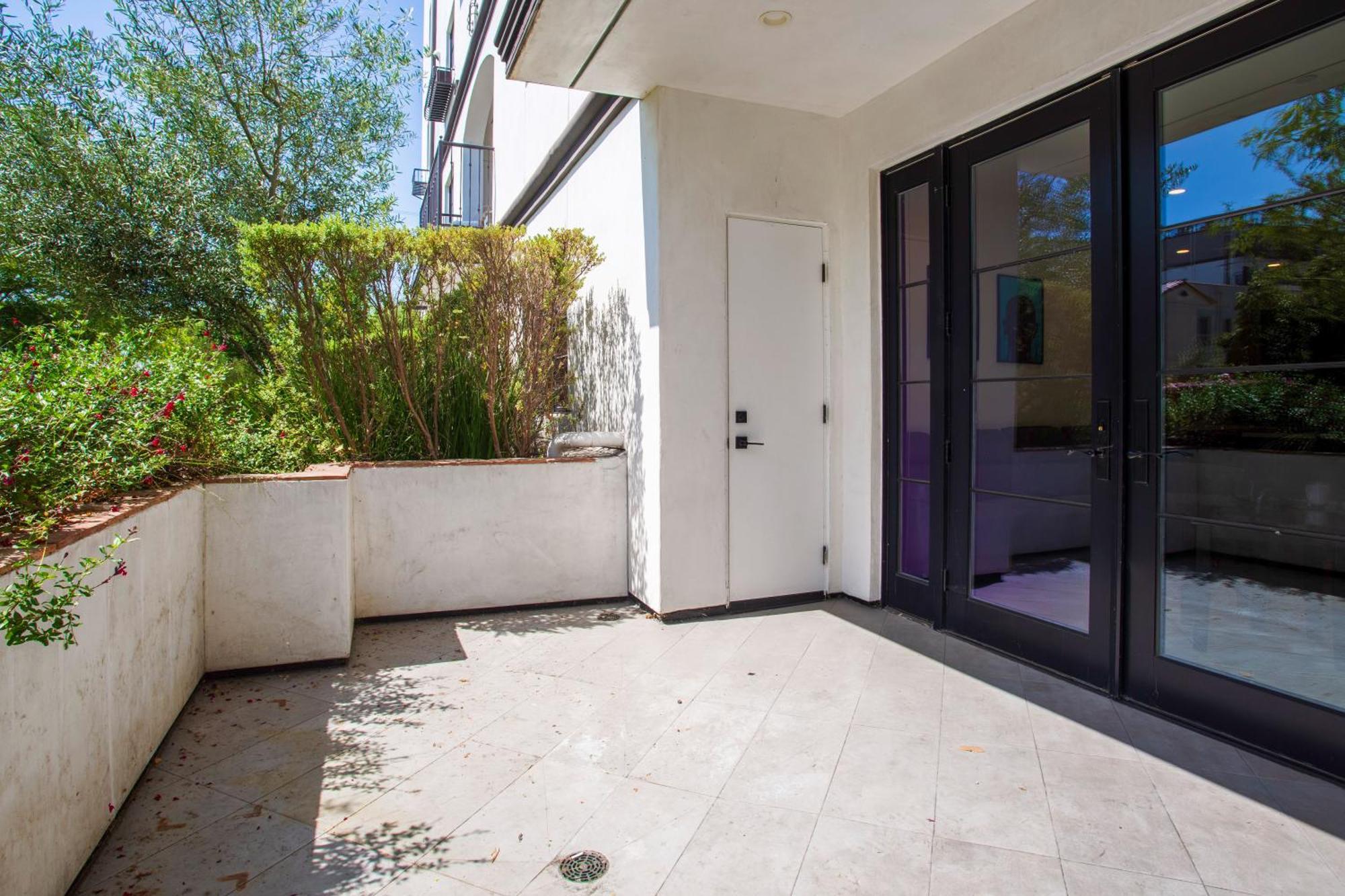 West Side Prime Location 2 Bedroom With Pool * Los Angeles