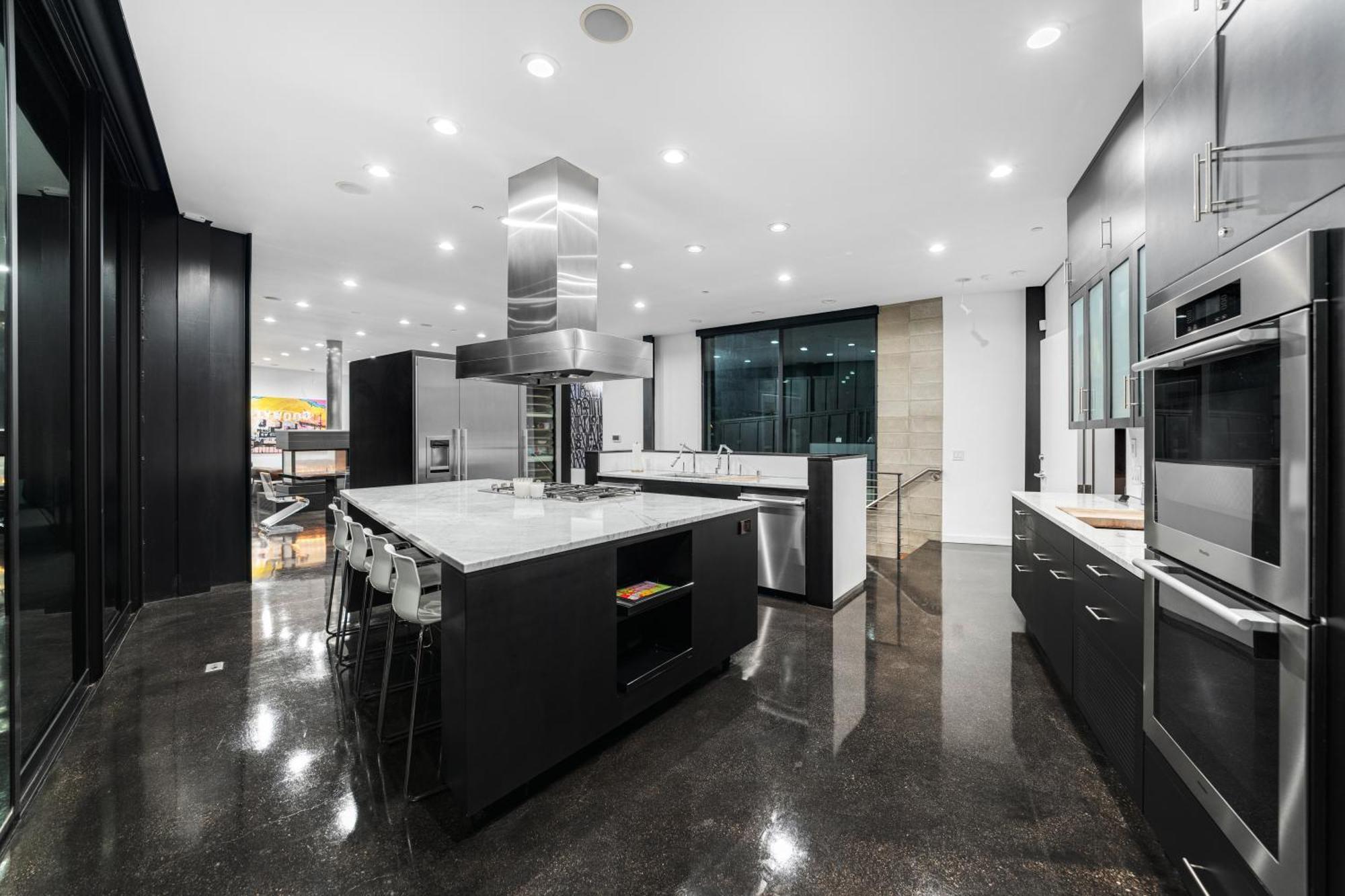 Villa Architectural Masterpiece With Panoramic Views *