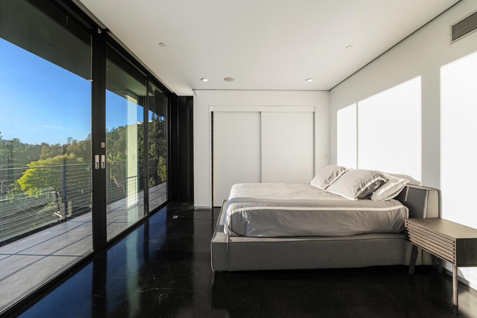 Architectural Masterpiece With Panoramic Views