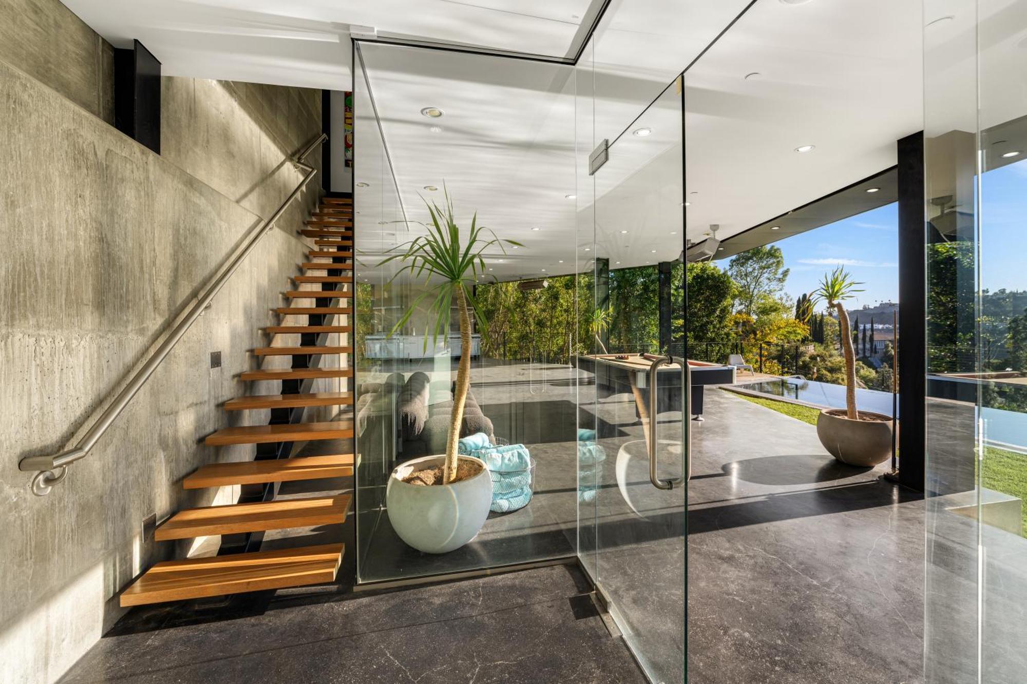 Villa Architectural Masterpiece With Panoramic Views
