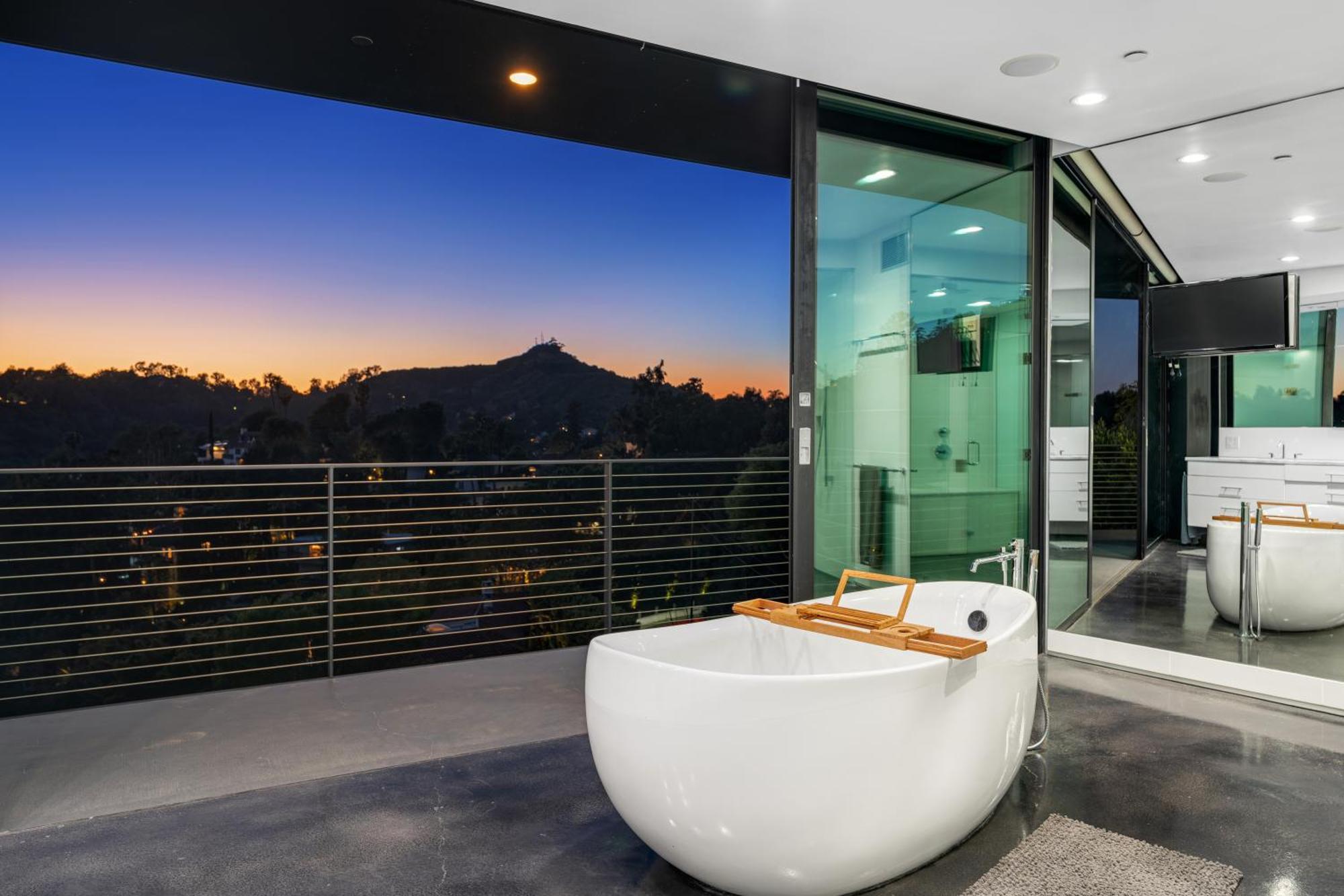 Villa Architectural Masterpiece With Panoramic Views *