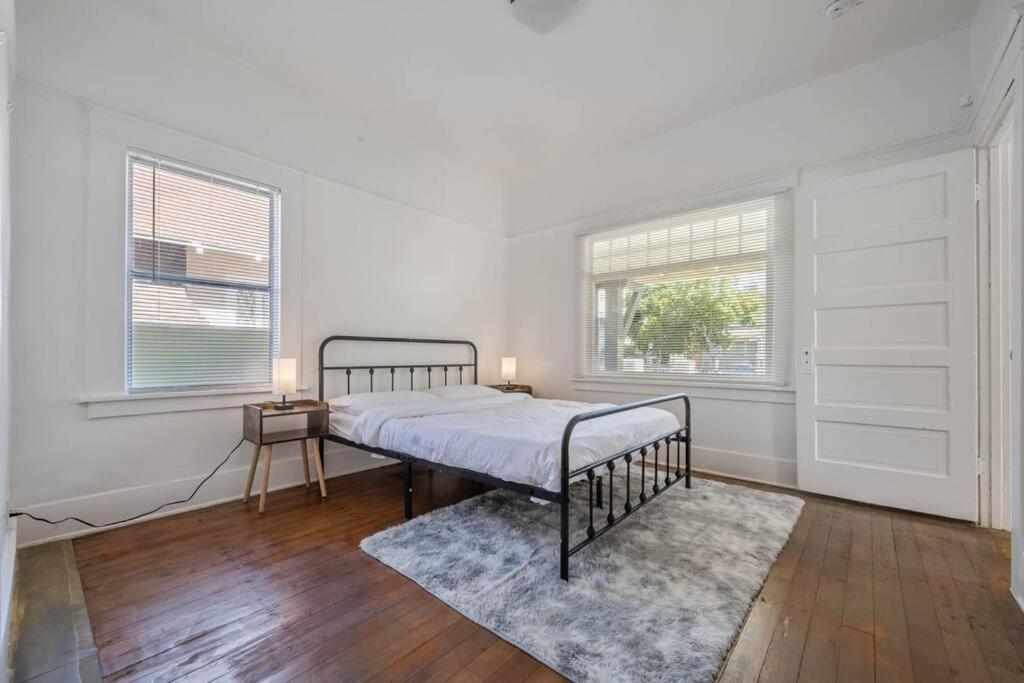 Radiant La Getaway Holiday home *