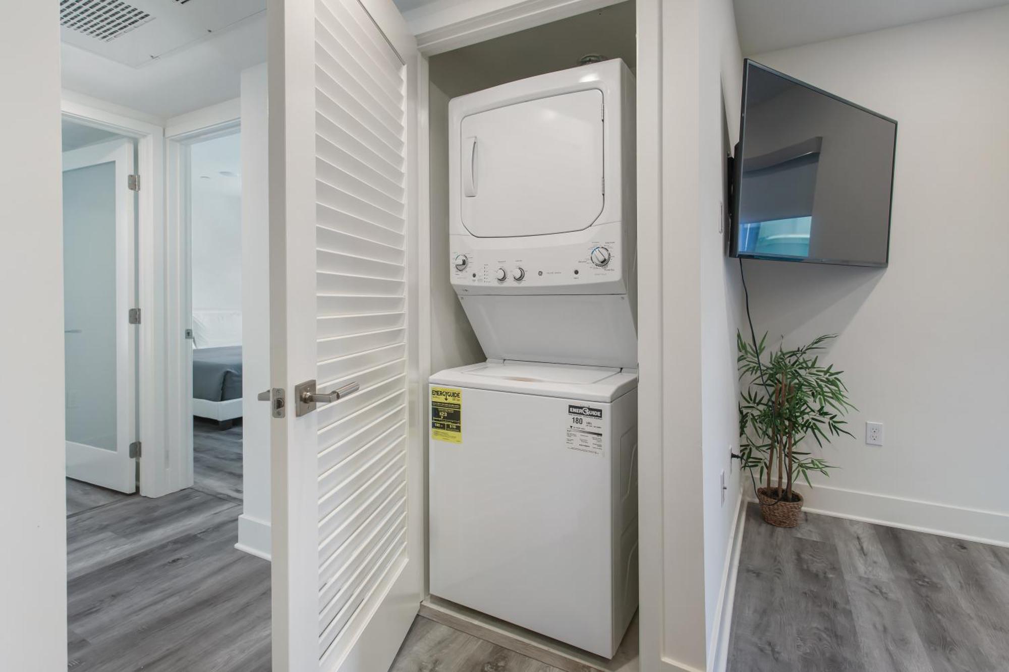 Capsule hotel Beverly Hills 2bd 2ba With Free Parking