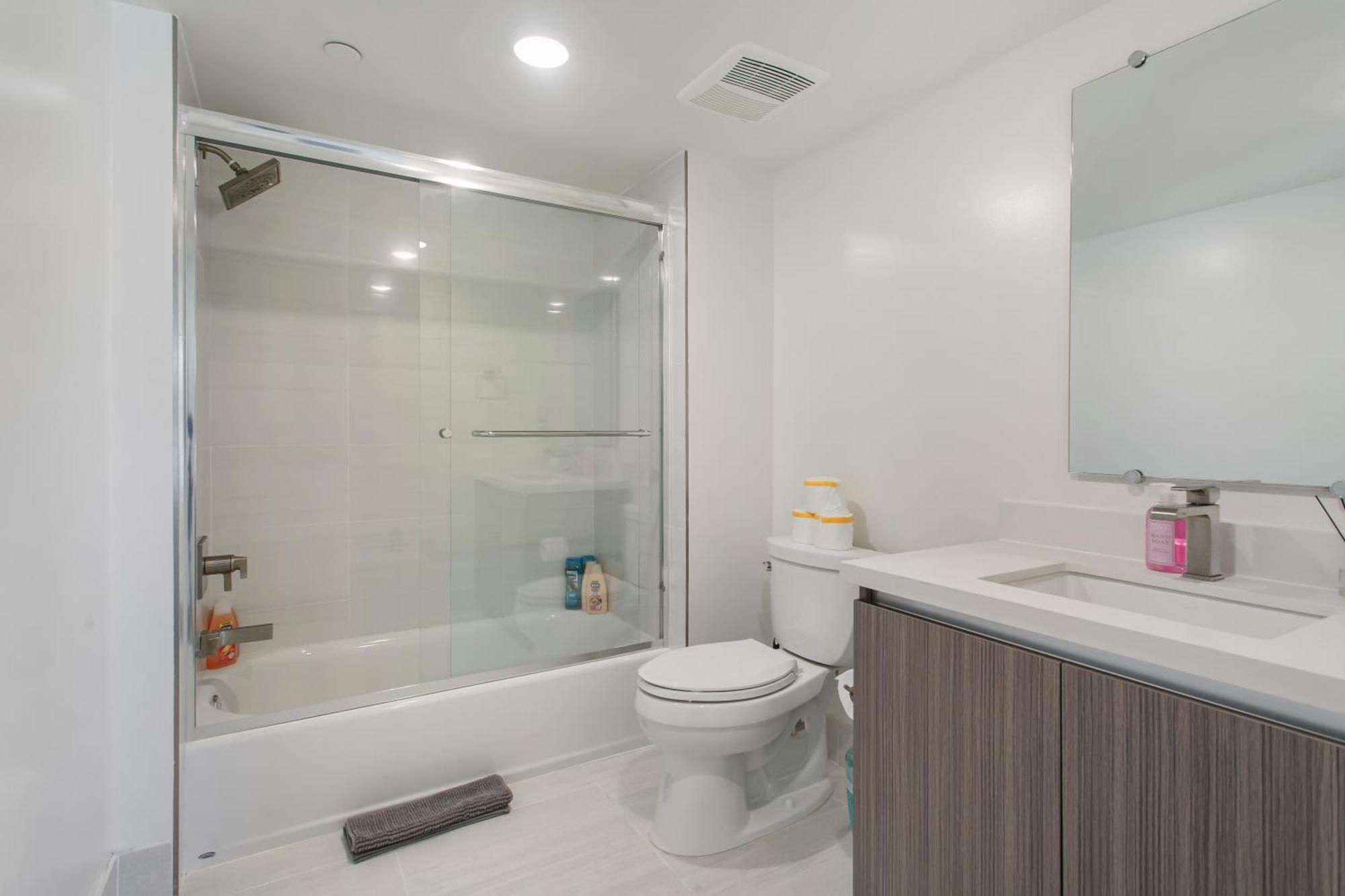 Capsule hotel Beverly Hills 2bd 2ba With Free Parking Los Angeles