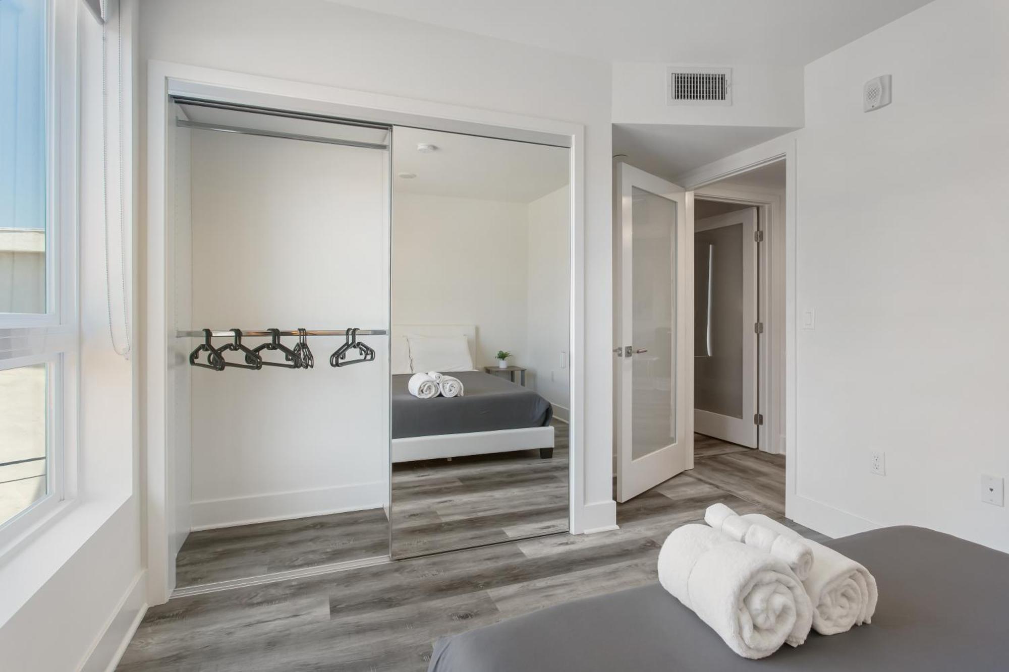 Beverly Hills 2bd 2ba With Free Parking *