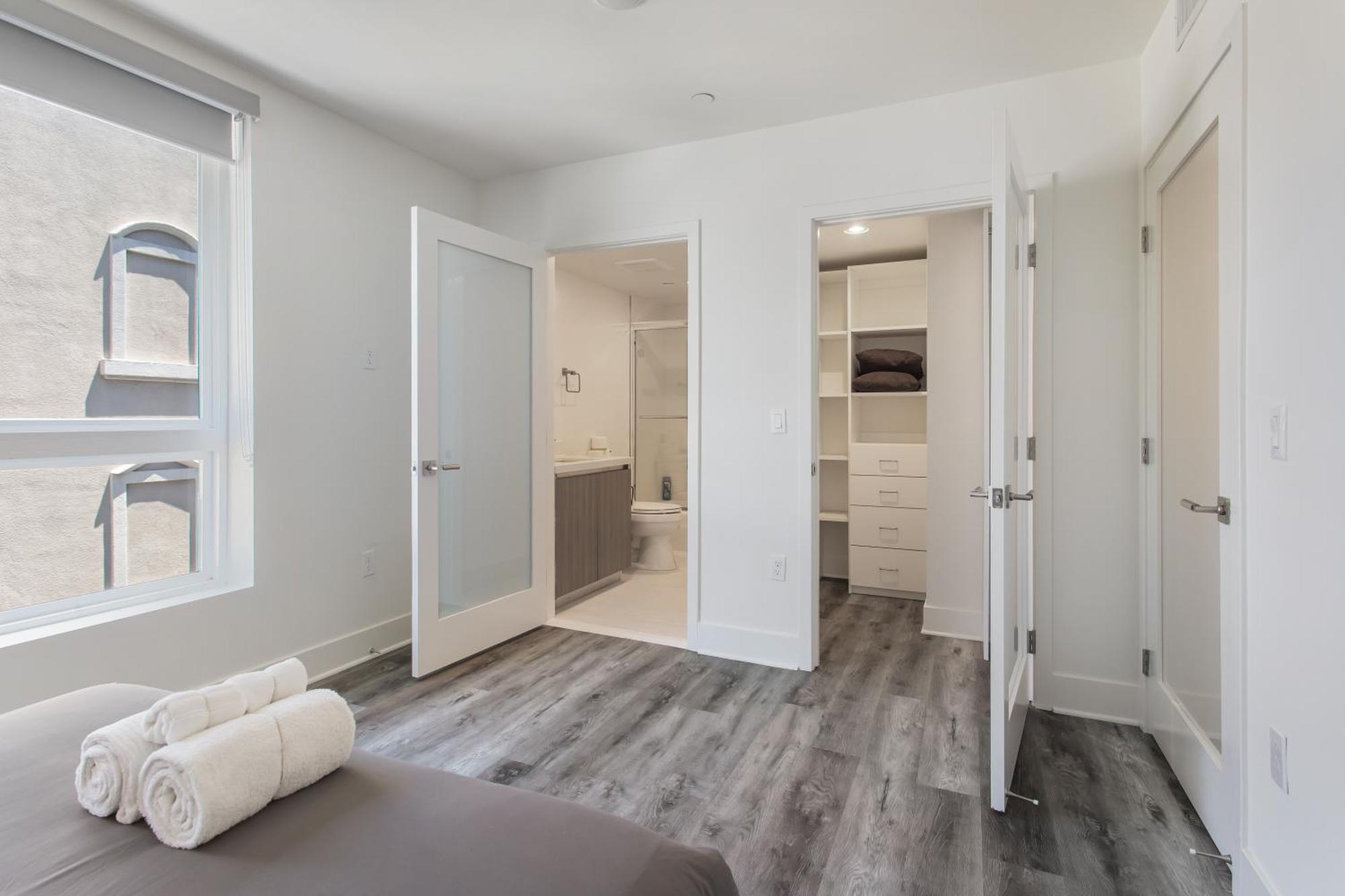Beverly Hills 2bd 2ba With Free Parking