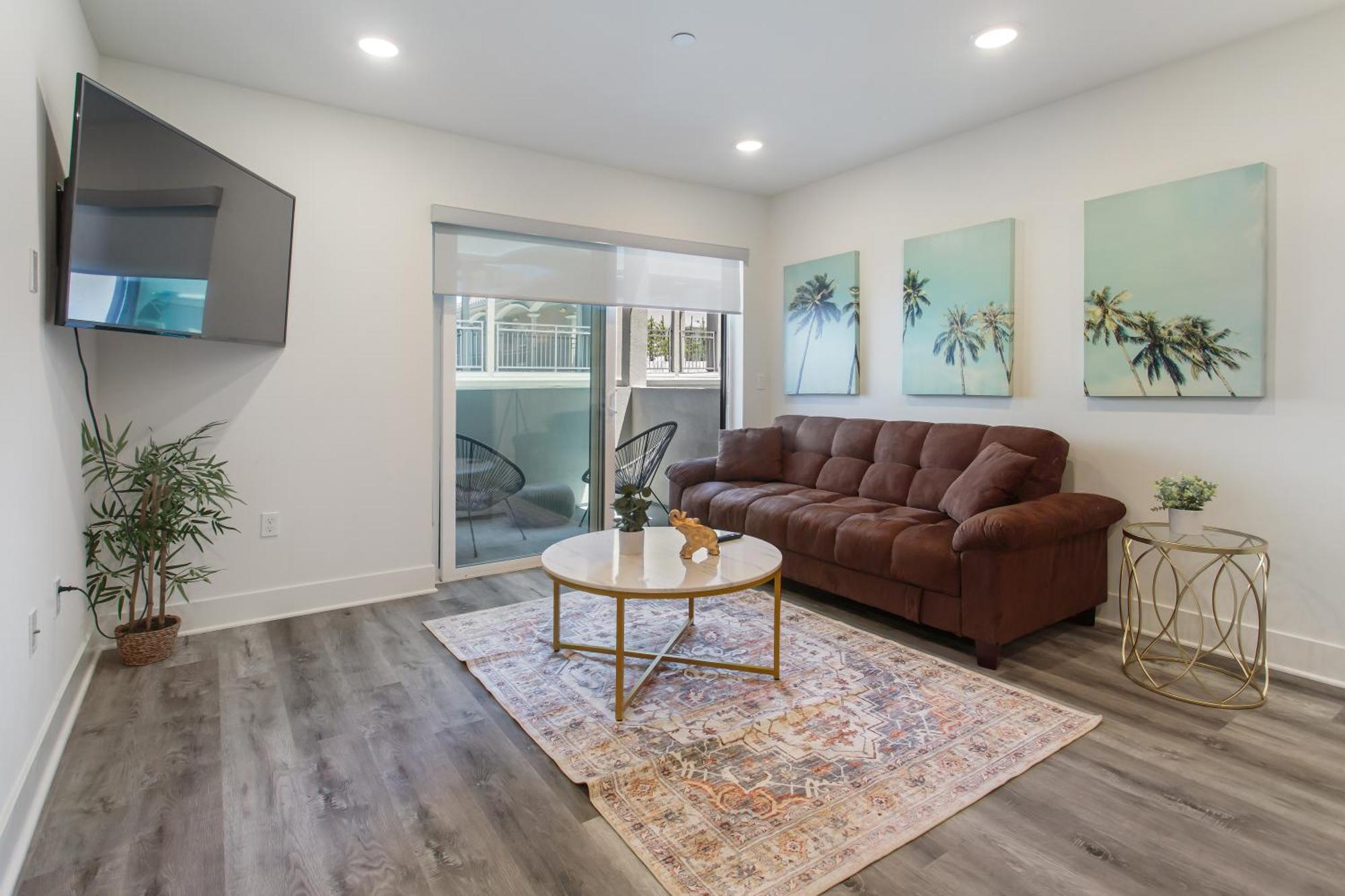 Capsule hotel Beverly Hills 2bd 2ba With Free Parking *